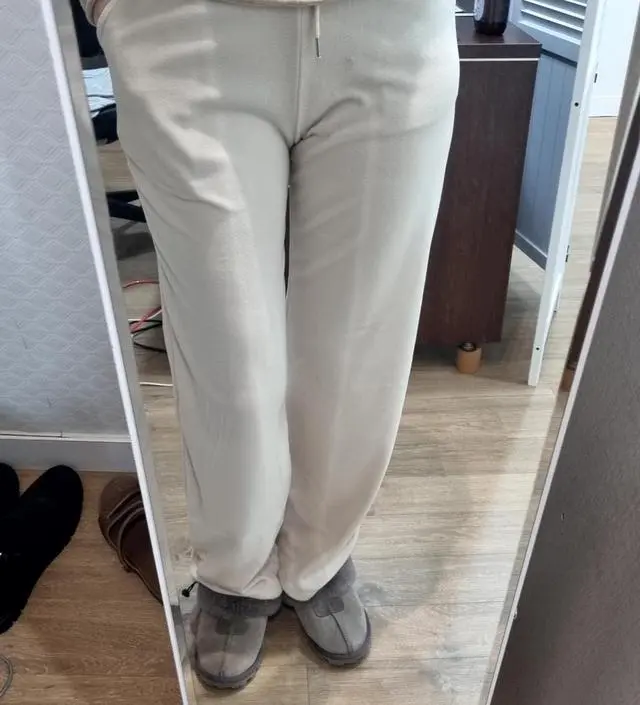 길이도 길고 부드럽고 수면바지 느낌이라 몽글몽글해요

