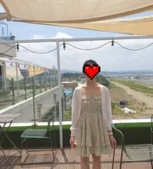 옷이 넘 이뻐요~~화사하고 사진도 이쁘게 잘나오구요~~~흰가디건이랑 아주 딱이네요~~ 