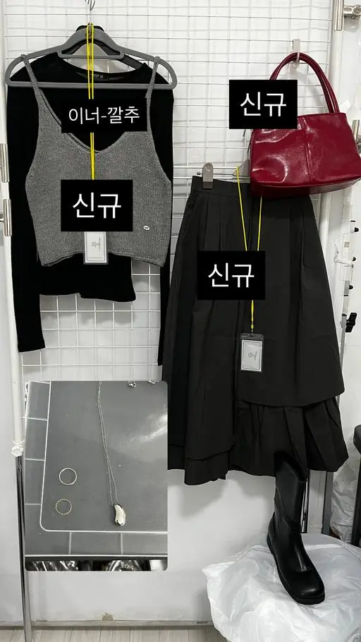 체론 코튼 핀턱 언발 플레어 스커트 (여름/간절기/가을/사계절/치마/유니크/데일리룩/하객룩/격식룩/오피스룩)