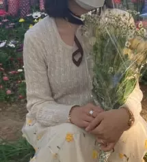 점점 더워져서 아쉬워요 너무 예뻐서 더 입고싶은데!!! 가을에 바로 꺼내입을 것이에요