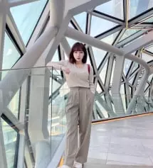 라운드넥을 주로 입는데,
