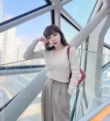 라운드넥을 주로 입는데,
