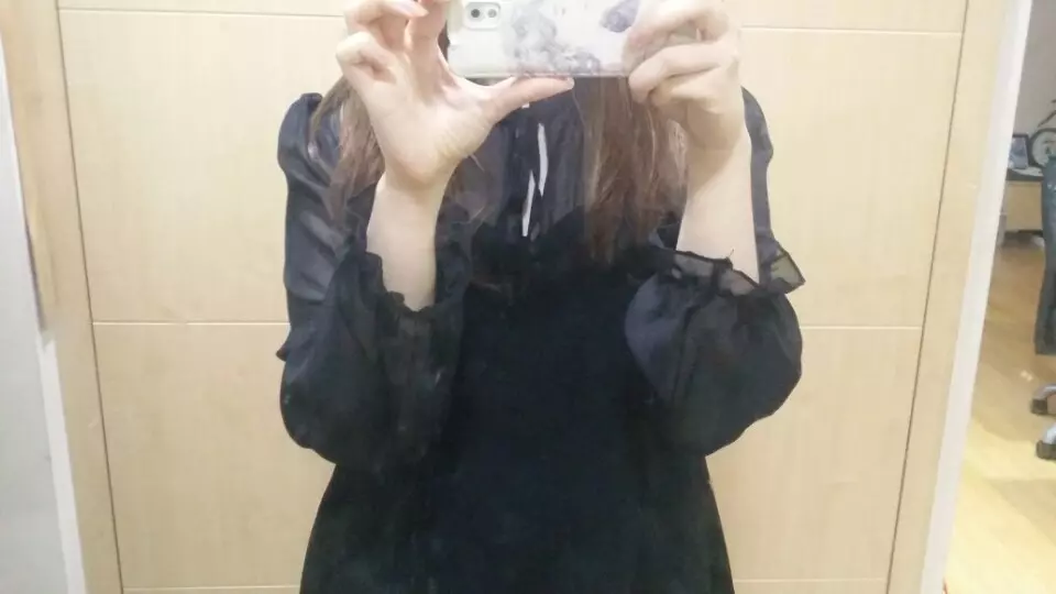 이 옷 정말 날씬해보여요! 특히 옆에서 봤을때가 정말ㅋㅋㅋㅋ시스루로 된 부분도 너무