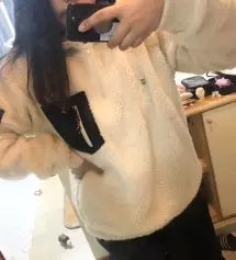원단이 부드럽고 도톰해서 이것만 입고 나가도 완전 따뜻해요 
