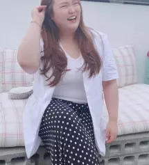 너무이쁘고 촤르륵 떨어진 핏이라서 체형커버도 가능합니다

