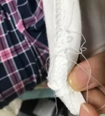 이너로 입을 기본끈나시가 필요해서 구매하였는데 바느질 마감처리가 좀 실망스럽습니다