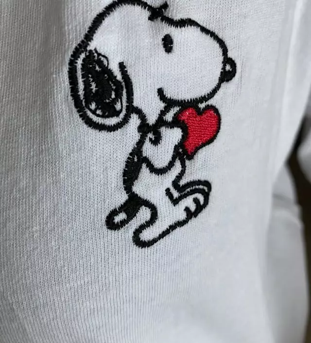 얇고 여름에 입기 딱 좋아요! 다른걸로도 구매할까 생각중입니다^^
