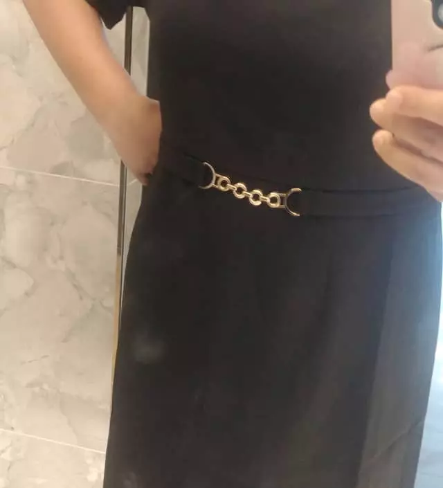 이 옷은 격식 있는 자리에서 입기 딱이예요.
