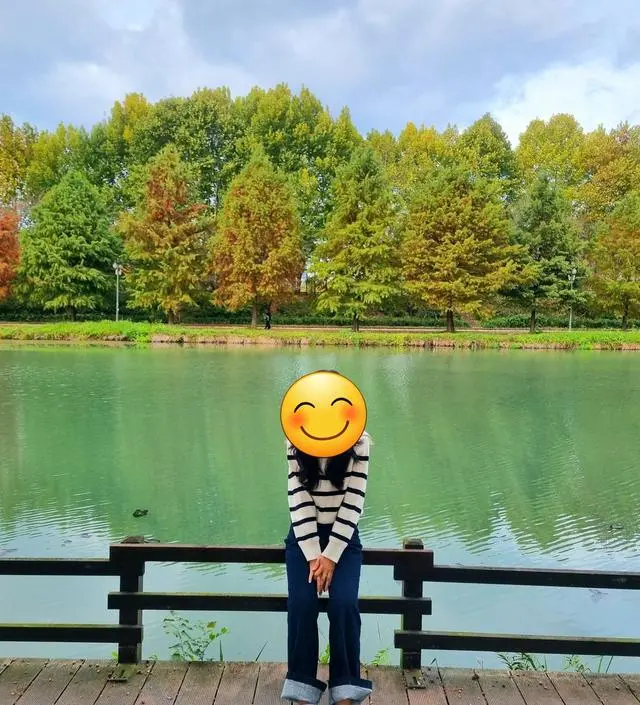 남자친구랑 커플템으로 구매 했습니다~ 골드 색상 생각보다 너무 예쁘고 고급스러워요 