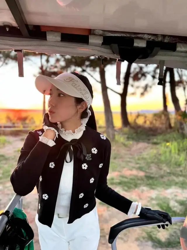 Flower Jacquard Open Ribbon Cardigan (Black) – Fairliar USA