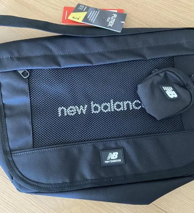 New Balance Korea - Hidden Messenger bag