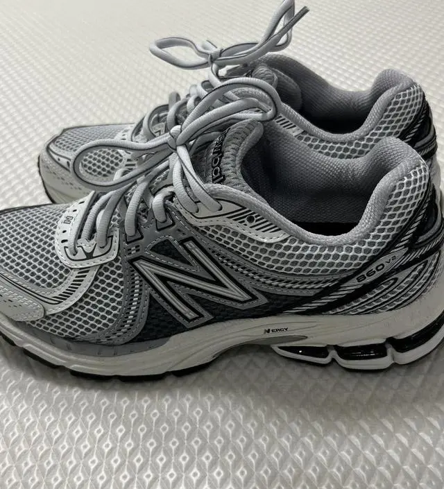 New Balance Korea - ML860SN2