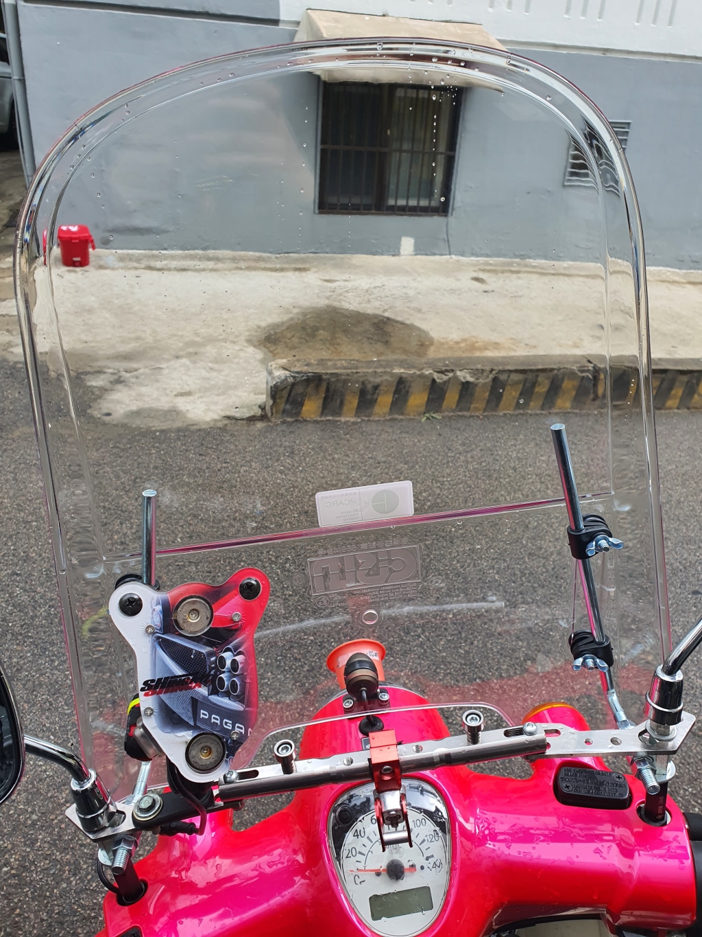 아주 조금 어려운 장착 하지만 큰 어려움은없다. 디자인도 괜찮고 주항은ㅇㅏ직 안했지