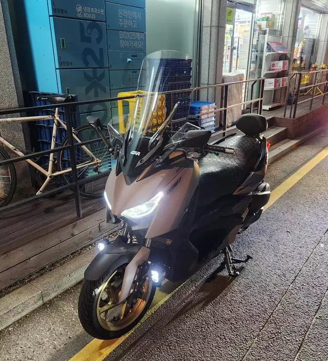 GIVI D2136ST XMAX250用 スクリーン ロングタイプ X-MAX